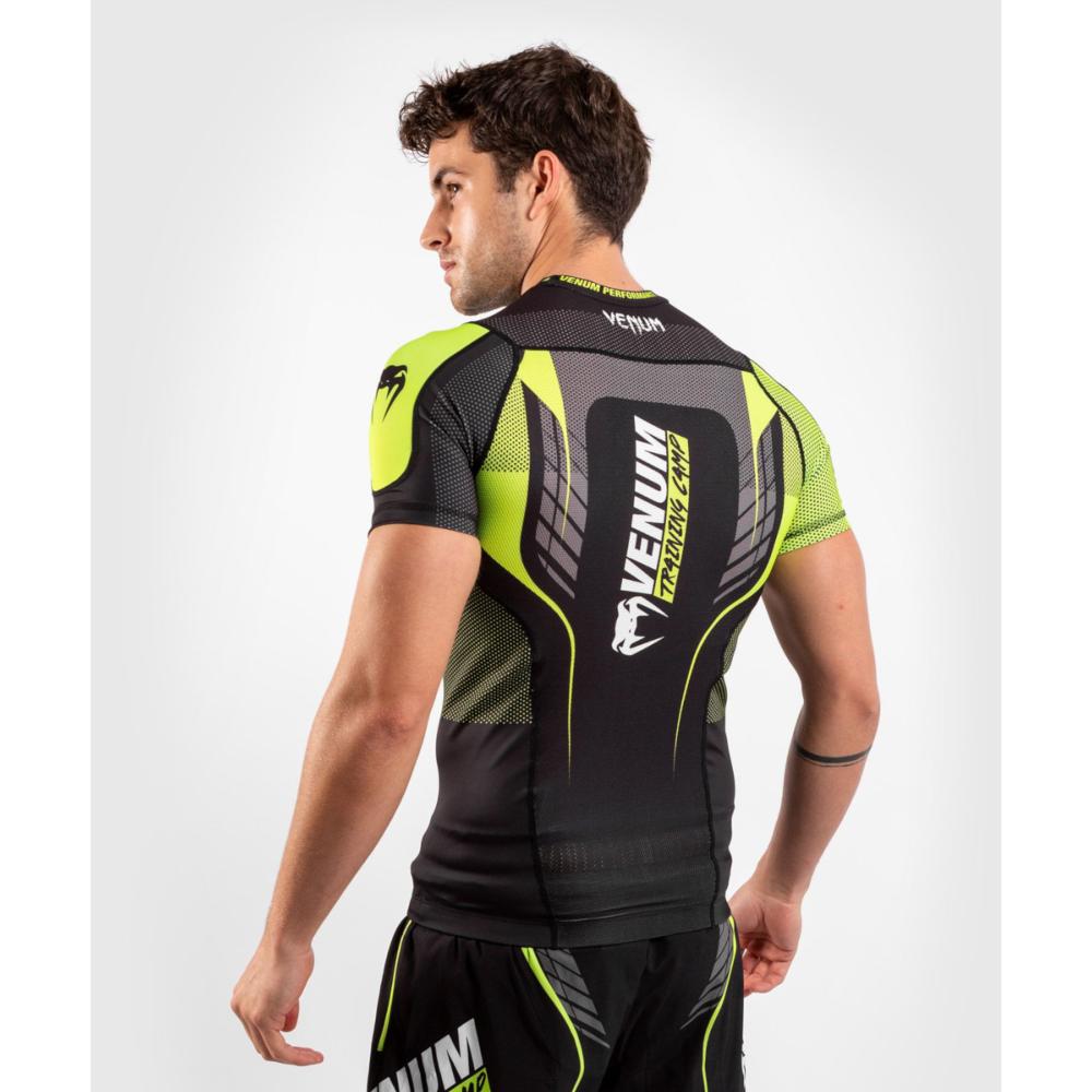 t-shirt-de-compression-venum-training-camp-3-0