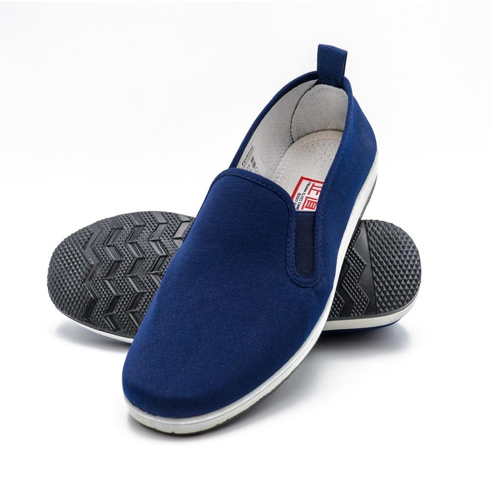 Blue Fujimae Tai Chi Chuan slippers with cotton upper and rubber sole for martial arts practice