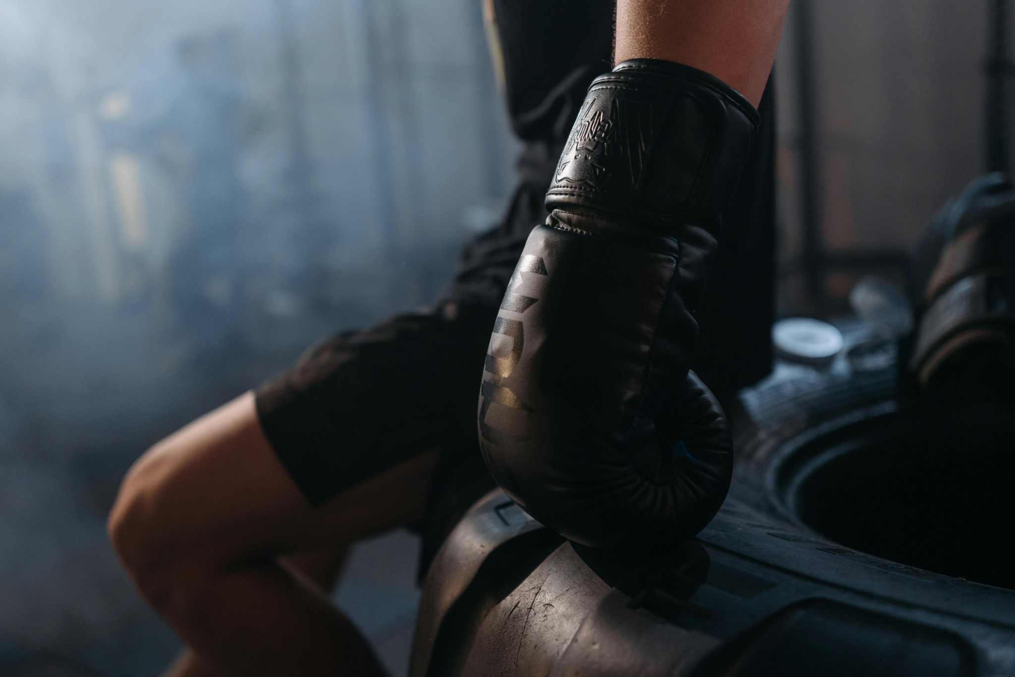 Guide complet pour bien choisir ses gants de boxe avec différents modèles affichés