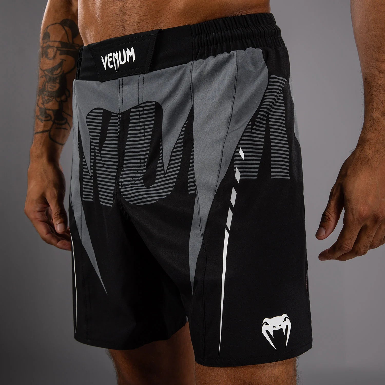 Fightshorts Venum Adrenaline – Noir/Argent/Gris