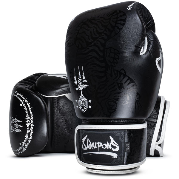 Gants de boxe - 8 WEAPONS - Sak Yant Big Tiger - Noir/Noir 10 Oz