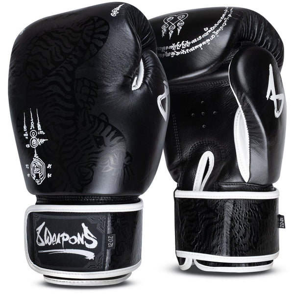 Gants de boxe - 8 WEAPONS - Sak Yant Big Tiger - Noir/Noir 10 Oz