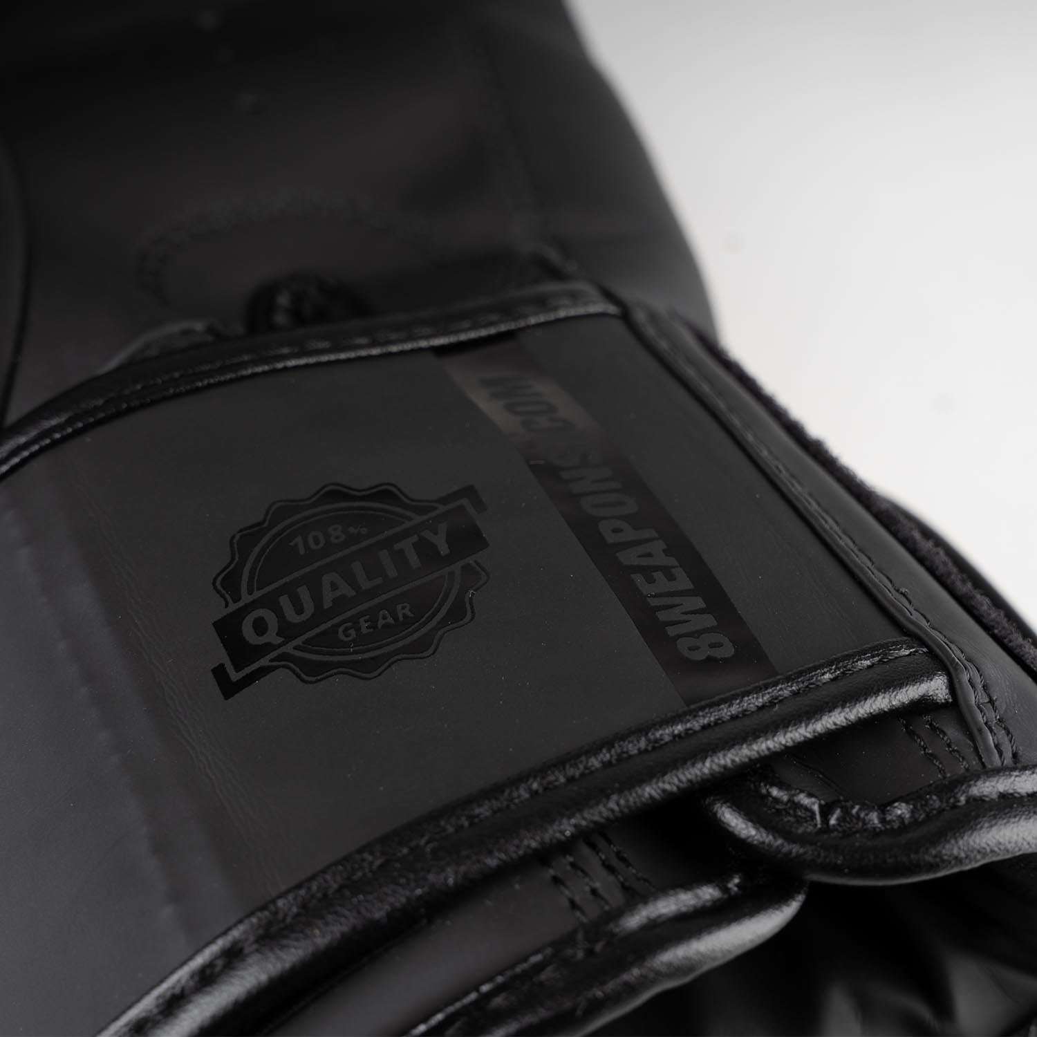 Gants de boxe 8 WEAPONS Unlimited 2.0 noirs avec mousse haute densité et fermeture velcro