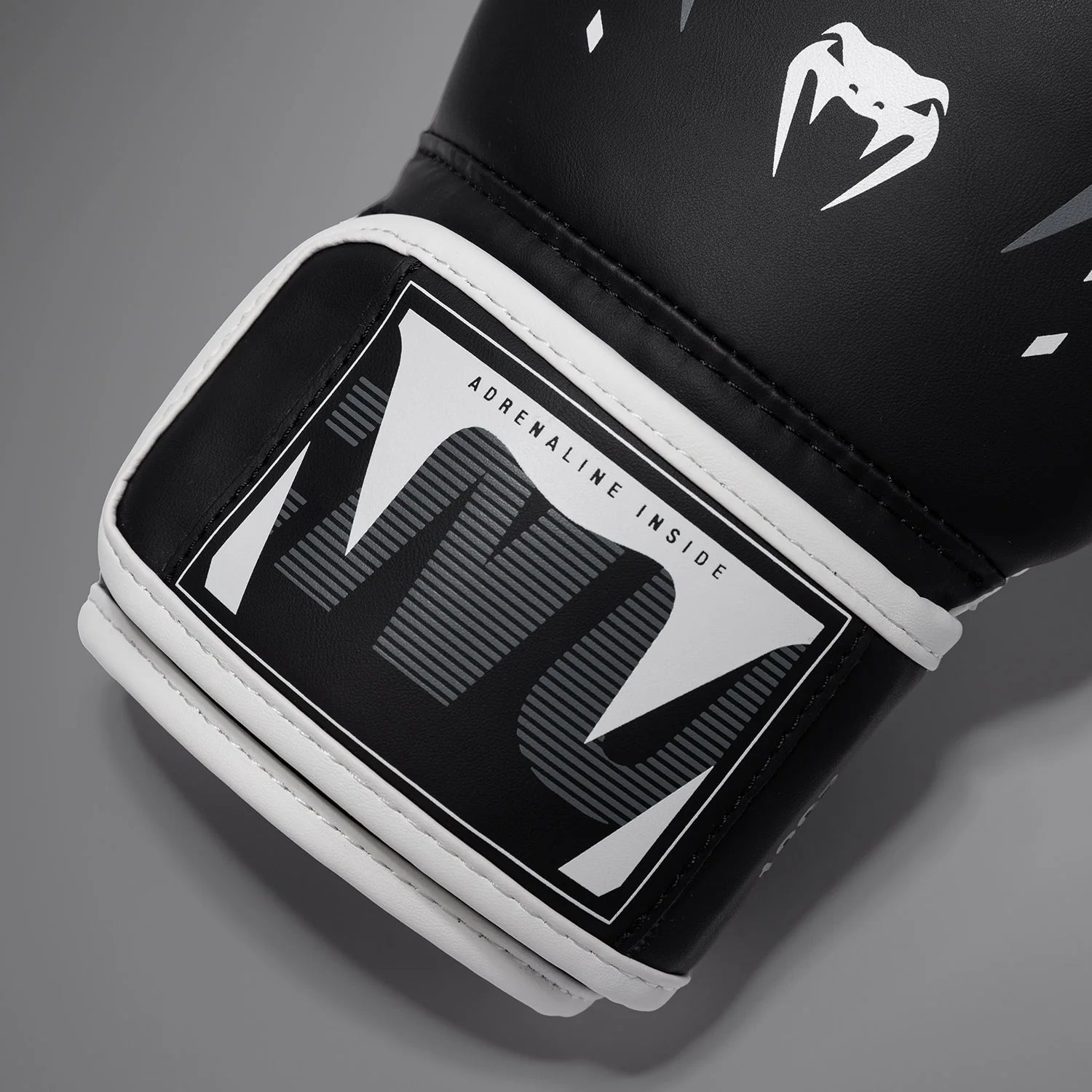 Gants de boxe Venum Adrenaline – Noir/Argent/Gris