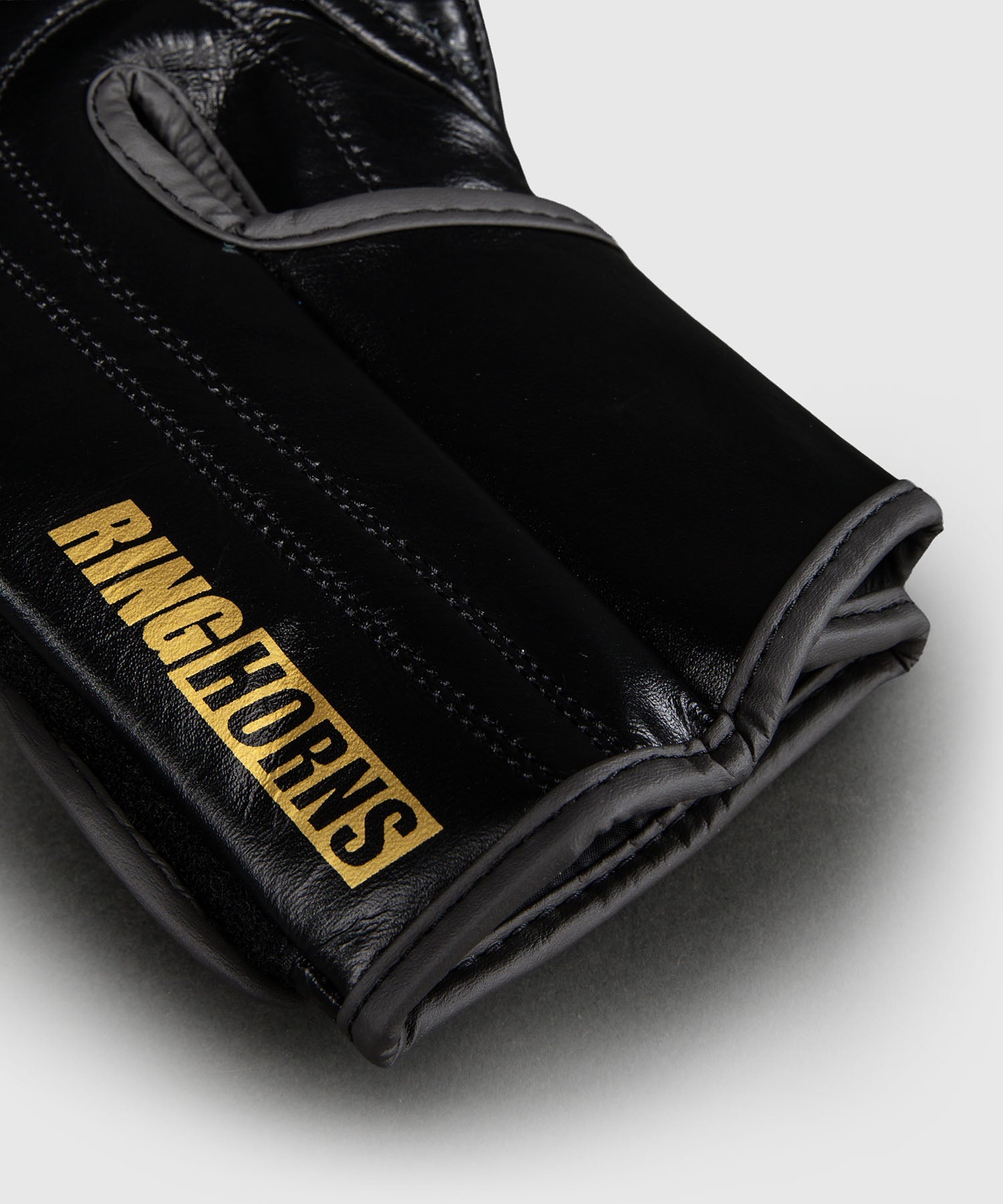 Gants de Boxe RingHorns Charger X Venum - Noir/Or