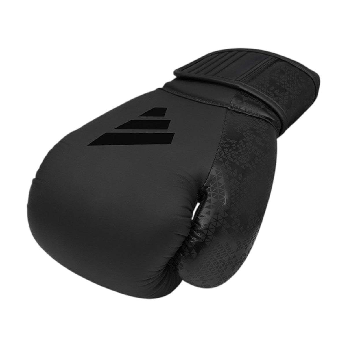 Gants de Boxe Combat 50 adidas en polyuréthane noir avec fermeture velcro, conçus pour entrainement débutants et ventilation optimale.
