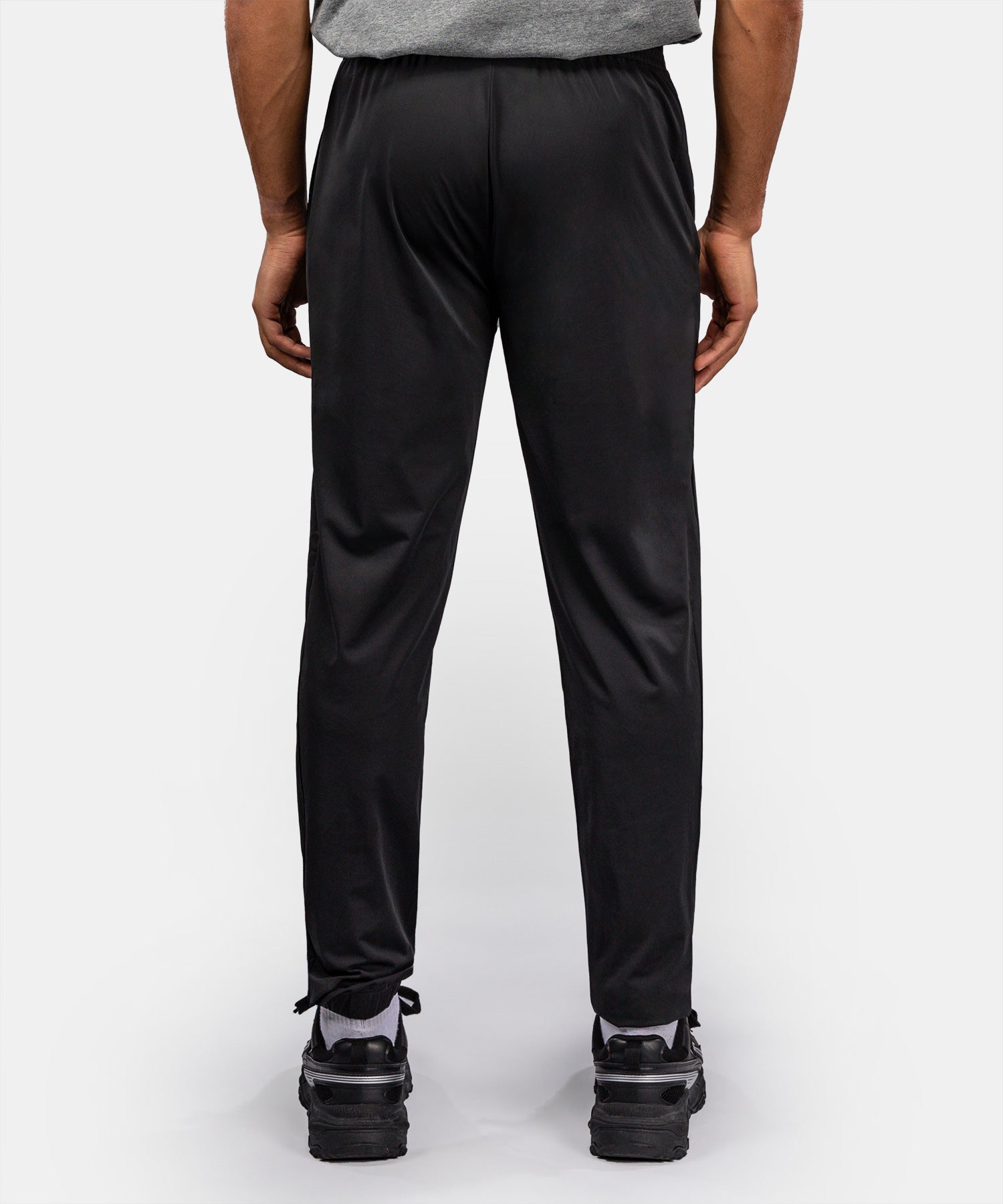 Pantalon de survêtement Venum Contender Aero noir, léger et stretch, idéal pour entraînement et échauffement.