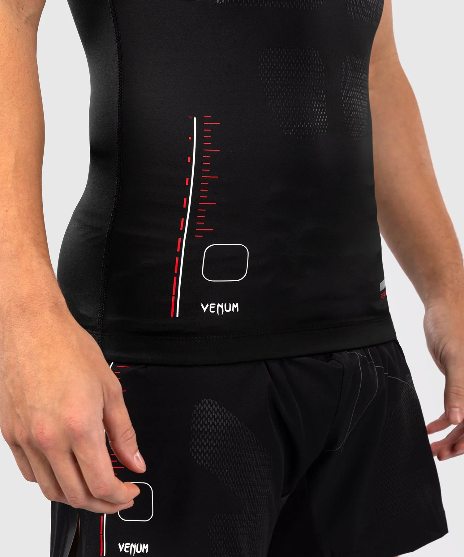 Rashguard Tactical XT Venum – Noir/Rouge Feu | Performance et Style