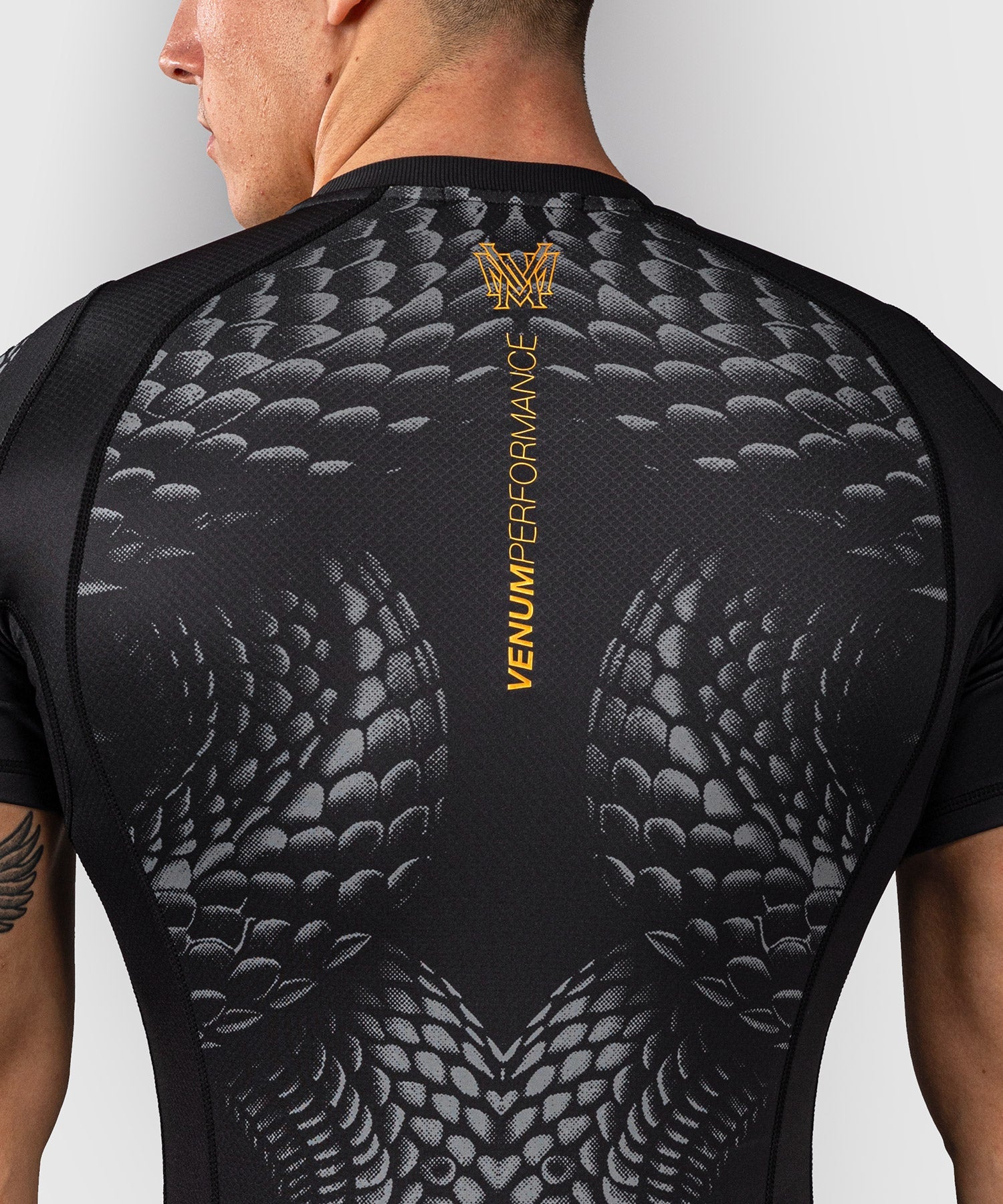 Rashguard Manches Courtes Venum Matupa - Noir/Gris/Or