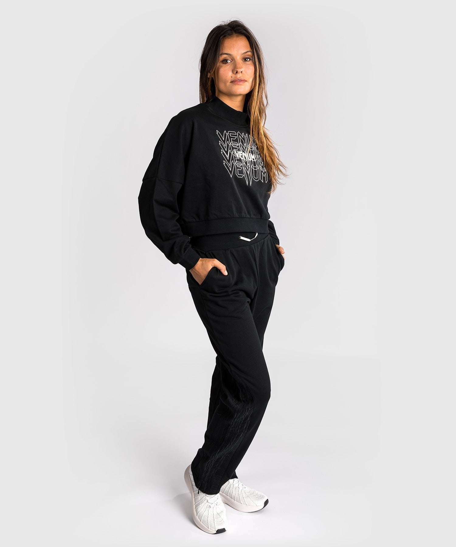 Sweatshirt Venum Pulse noir et blanc pour femmes, confort et chaleur sportive