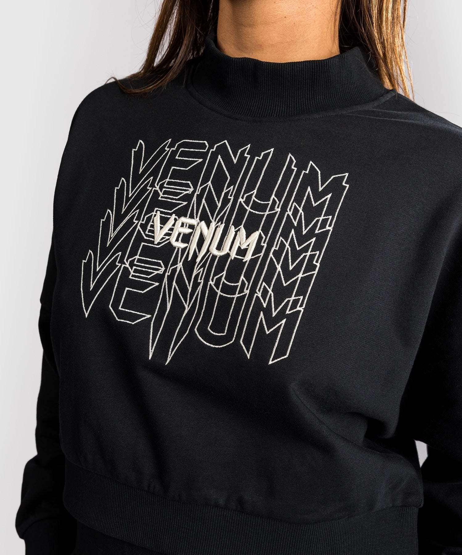 Sweatshirt Venum Pulse noir et blanc pour femmes, confortable et chaud, idéal entraînement et récupération.