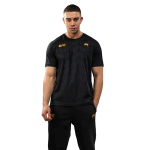 T-shirt Venum UFC Zenith Replica Champion noir et or au design officiel, léger et respirant pour MMA et sport