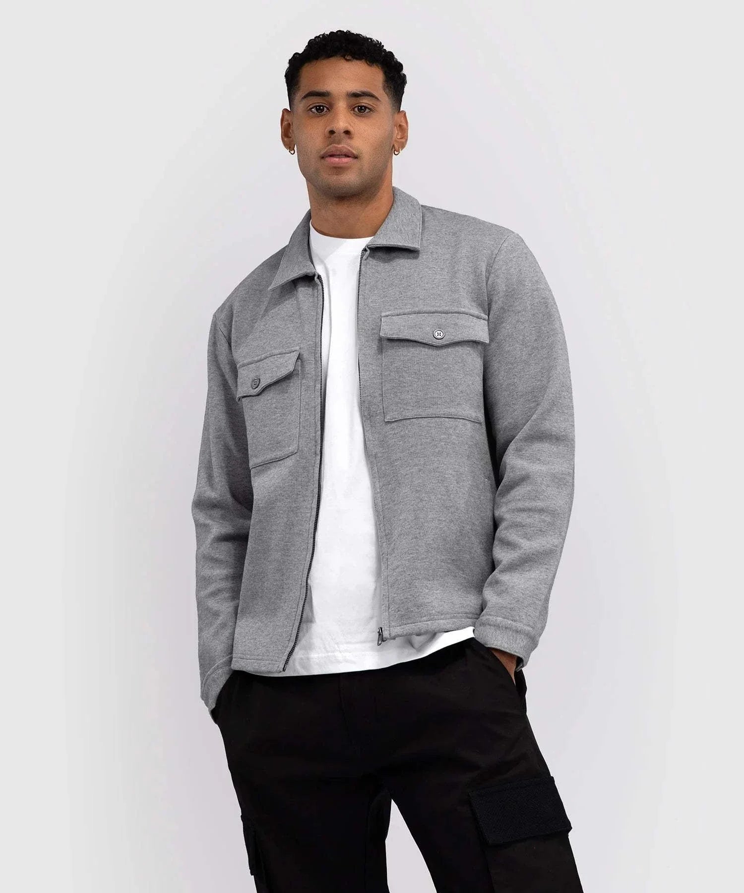 Venum City Core Jacket Cloud Grey – Élégance et Confort Sportif