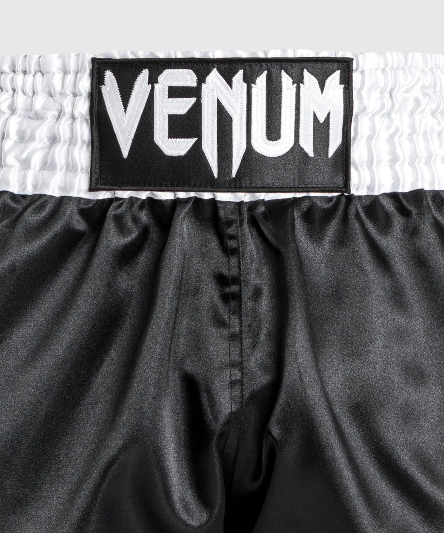 Equipement et vetement Venum : short, tshirt, gants Venum MMA
