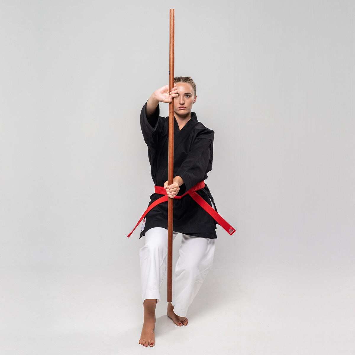 Bo en chêne rouge FUJIMAE de 154 cm pour kobudo, finition foncée, bois massif dense et robuste
