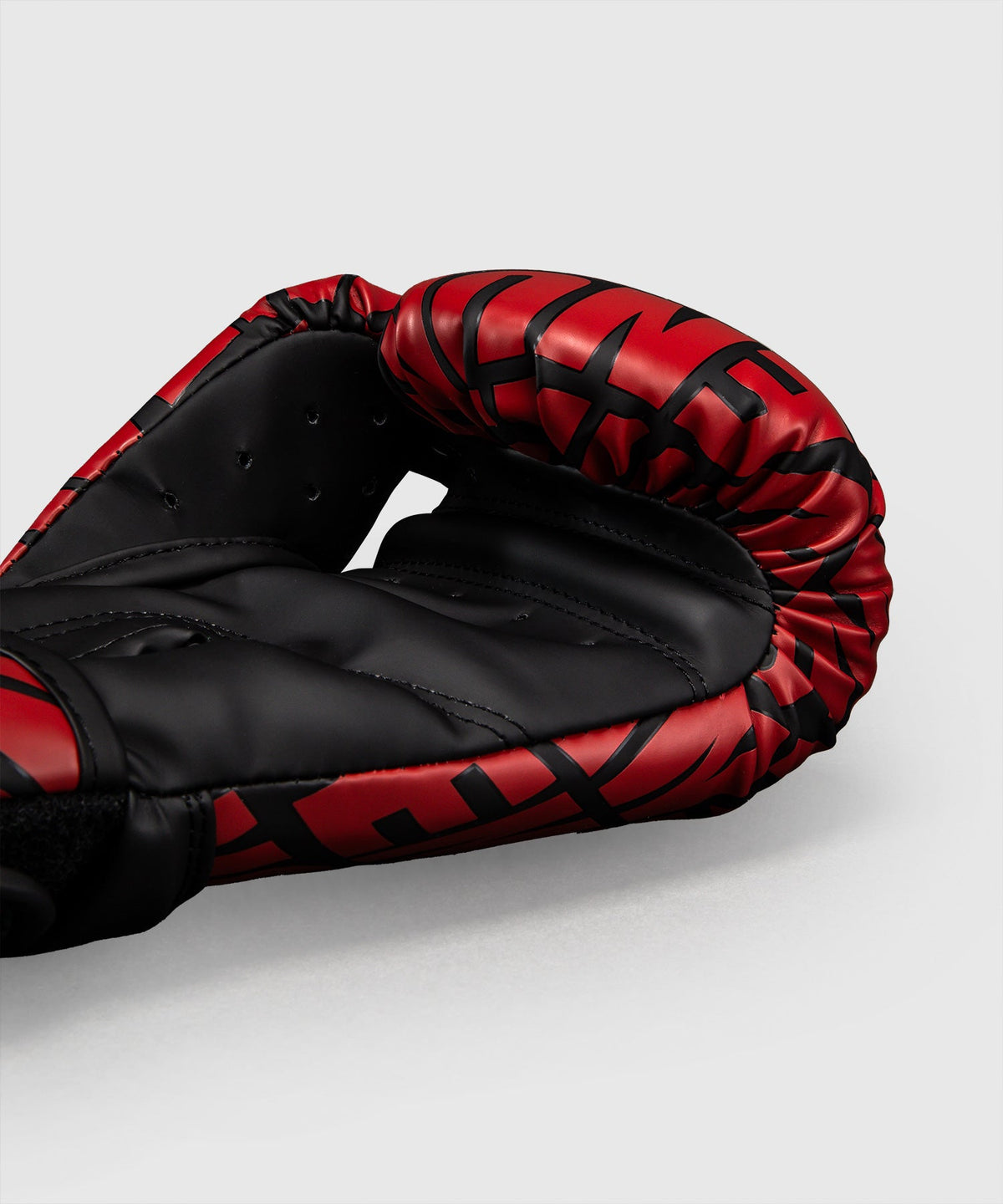 Gants de Boxe Enfant Venum Contender 1.5 XT 3D Noir/Rouge disponible à la Boutique des Arts Martiaux