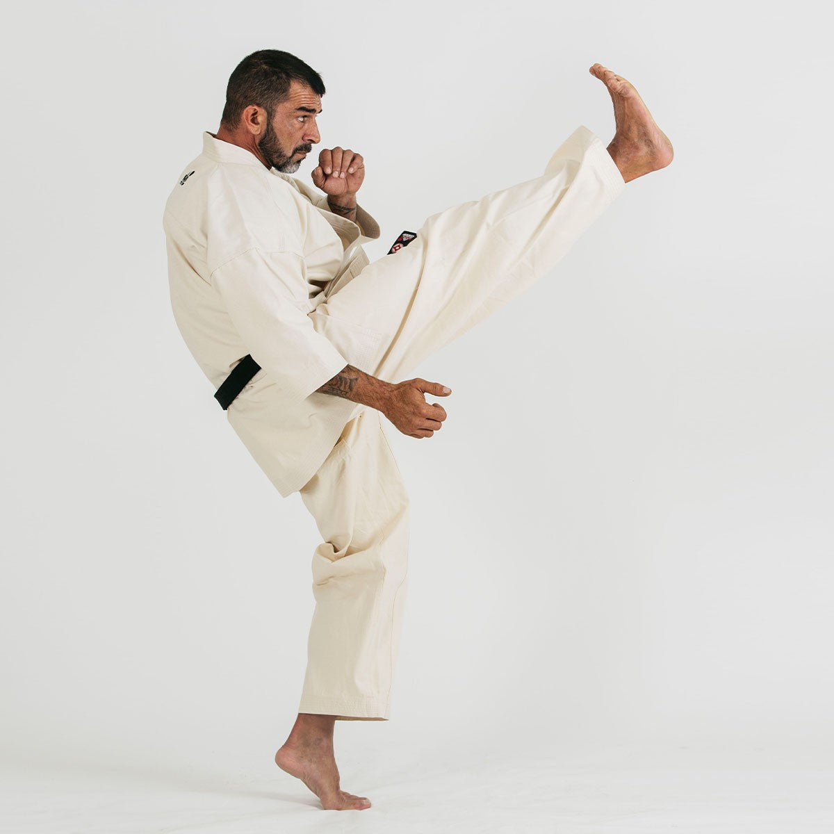 Pantalon 10 oz du karaté-gi Kyokushin Yantsu écru, ceinture traditionnelle