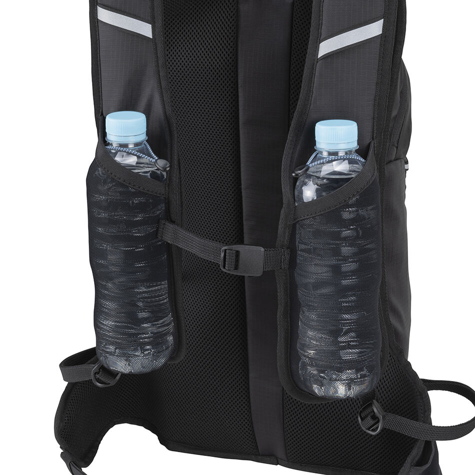 Sac à dos Mizuno 11L noir porté pour courir