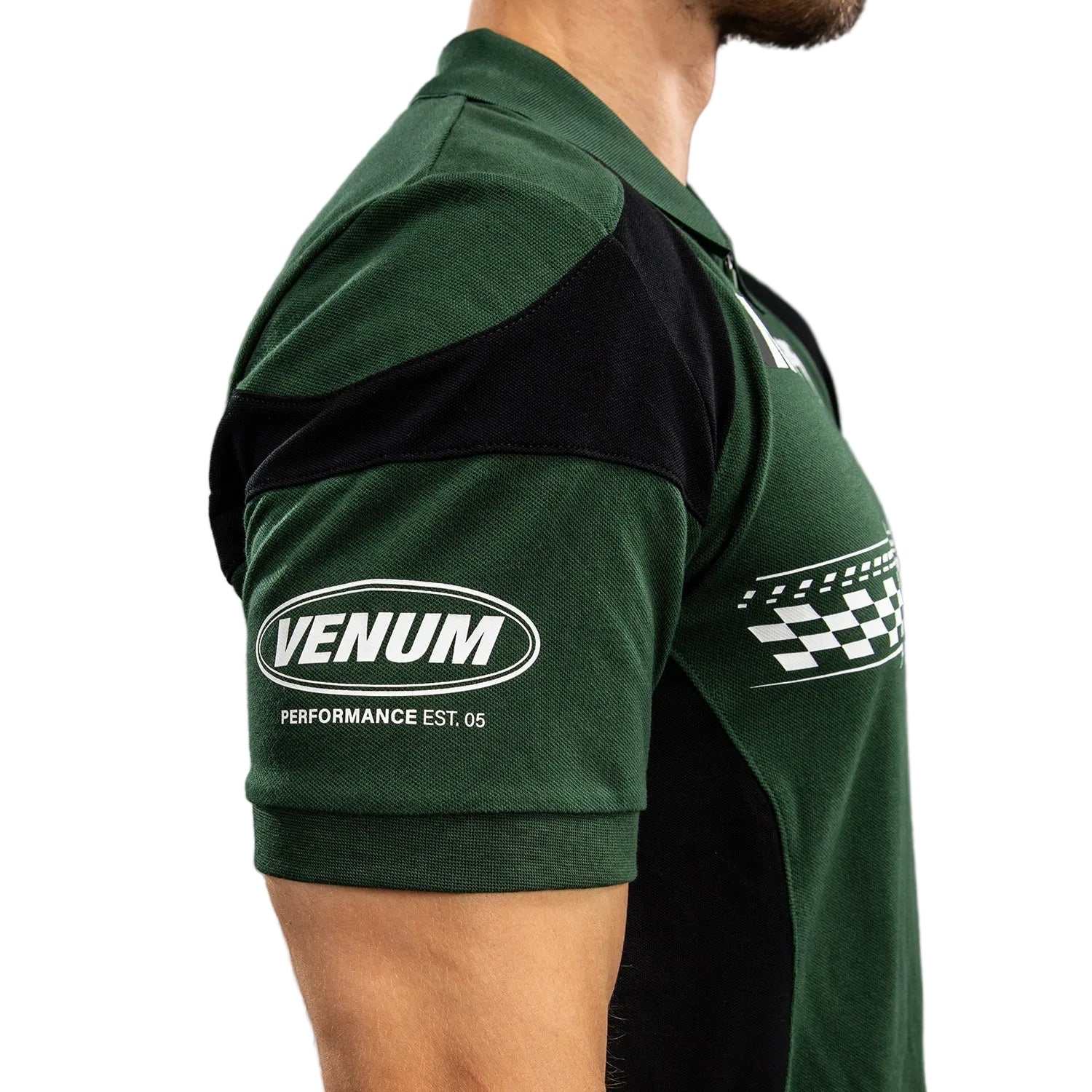 Polo Venum Motorsport vert profond en coton à col zippé et patchs brodés, style motorsport