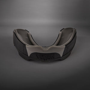 Protège-dents Venum Predator noir conception dual-core pour sports de combat