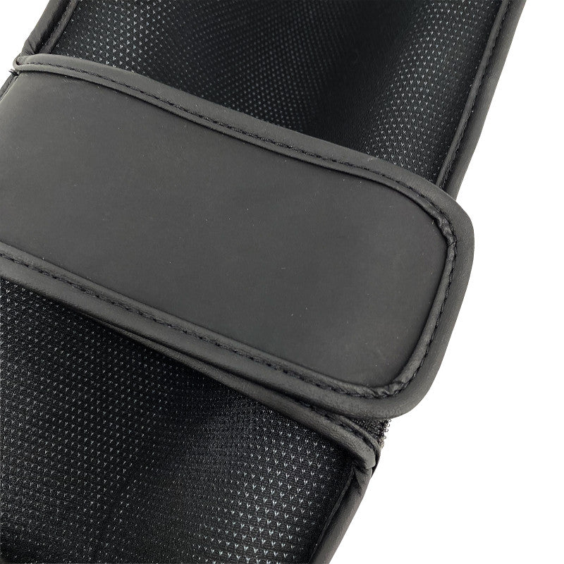 Détail de la matière PU du protège-tibias adidas Shin'N Step Pad