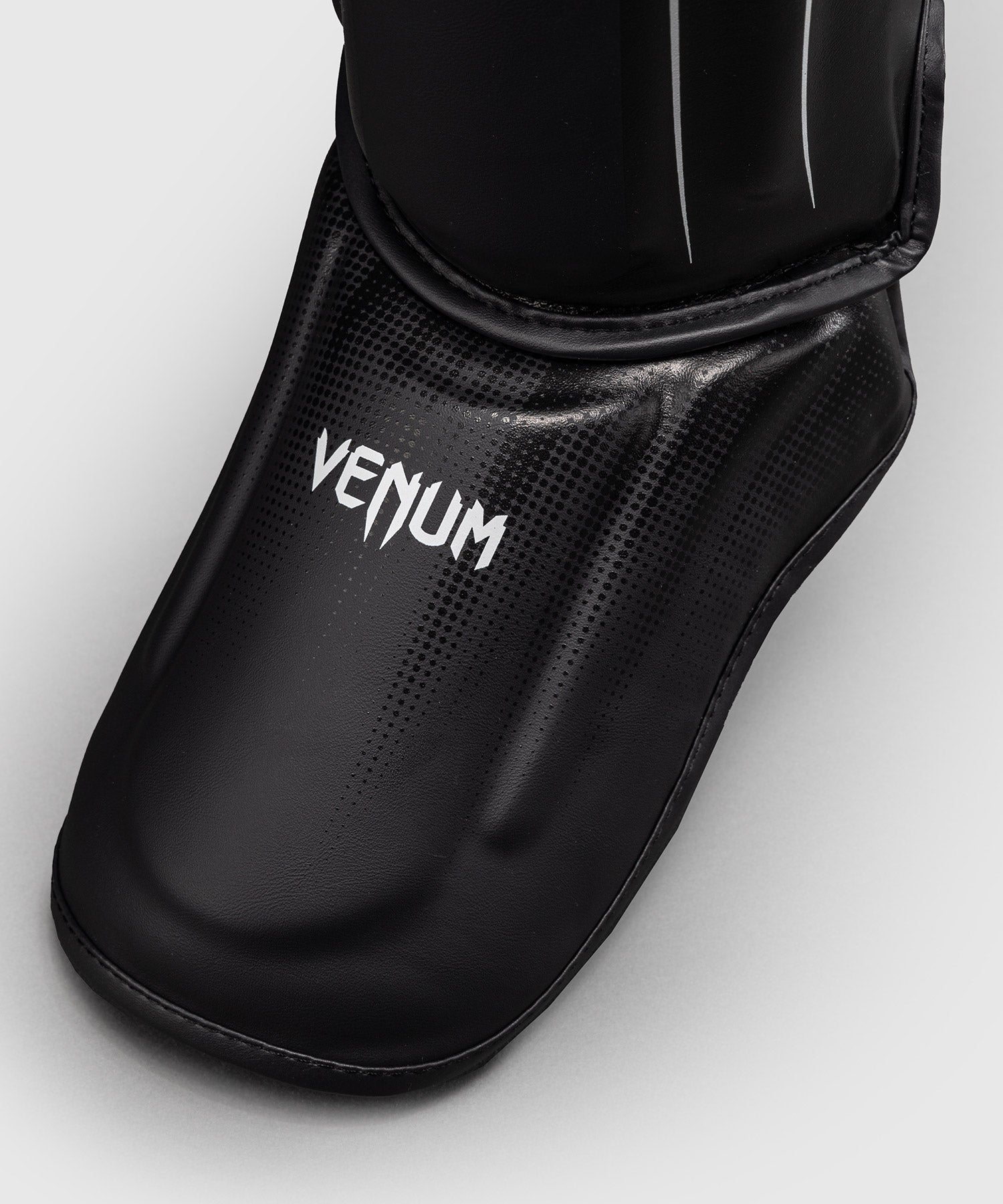 Mousse multi-densite des protege-tibias Venum Stealth noir et blanc