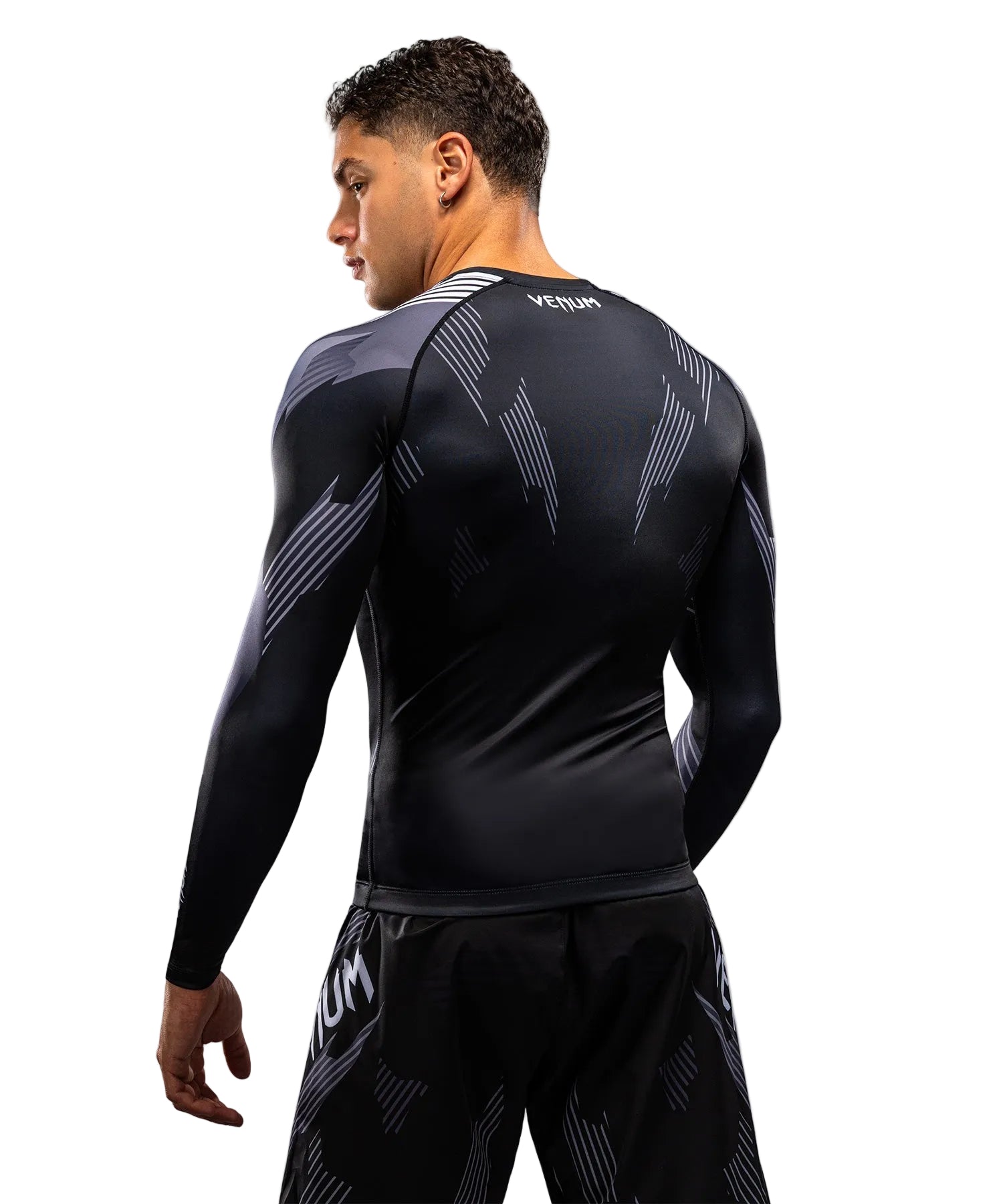 Rashguard Manches Longues Venum No-Gi 6.0 Noir/Blanc disponible à la Boutique des Arts Martiaux