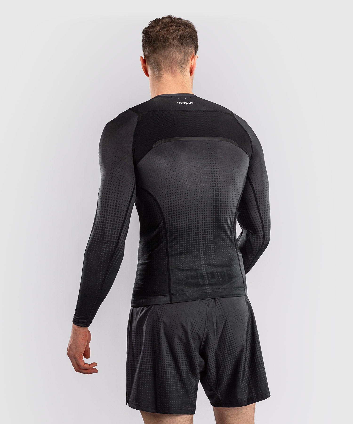 Rashguard Venum Stealth manches longues pour le JJB et le MMA