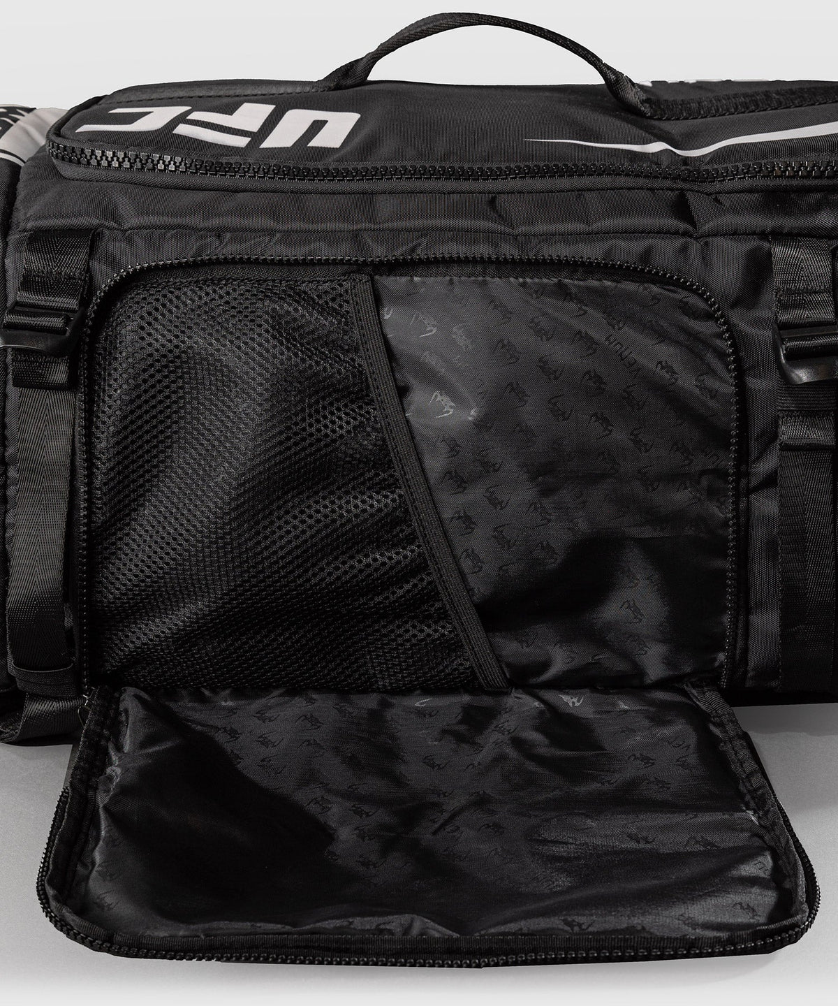 Sac de Sport UFC Venum Fight Week Noir/Blanc disponible à la Boutique des Arts Martiaux