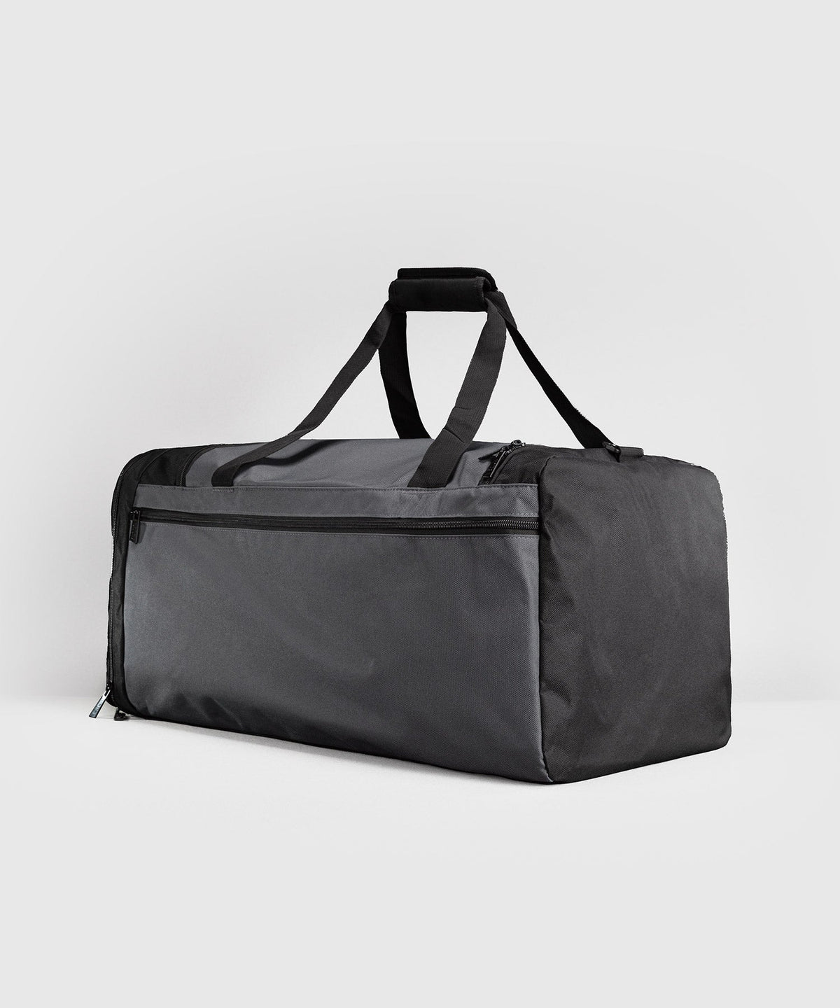 Sac de Sport Venum Essential 61L Gris/Noir disponible à la Boutique des Arts Martiaux