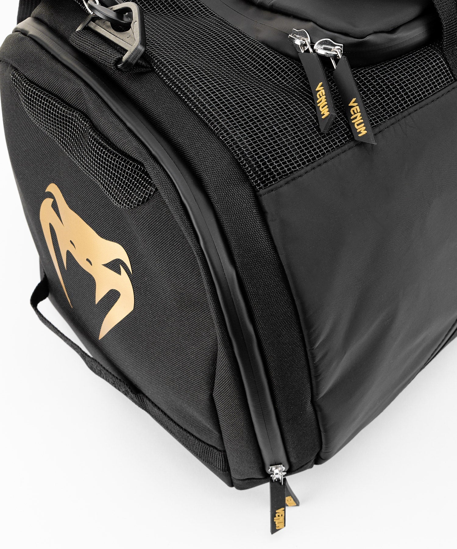 Sac de sport Venum Trainer Lite EVO noir et or avec compartiments ventilés et multiples rangements
