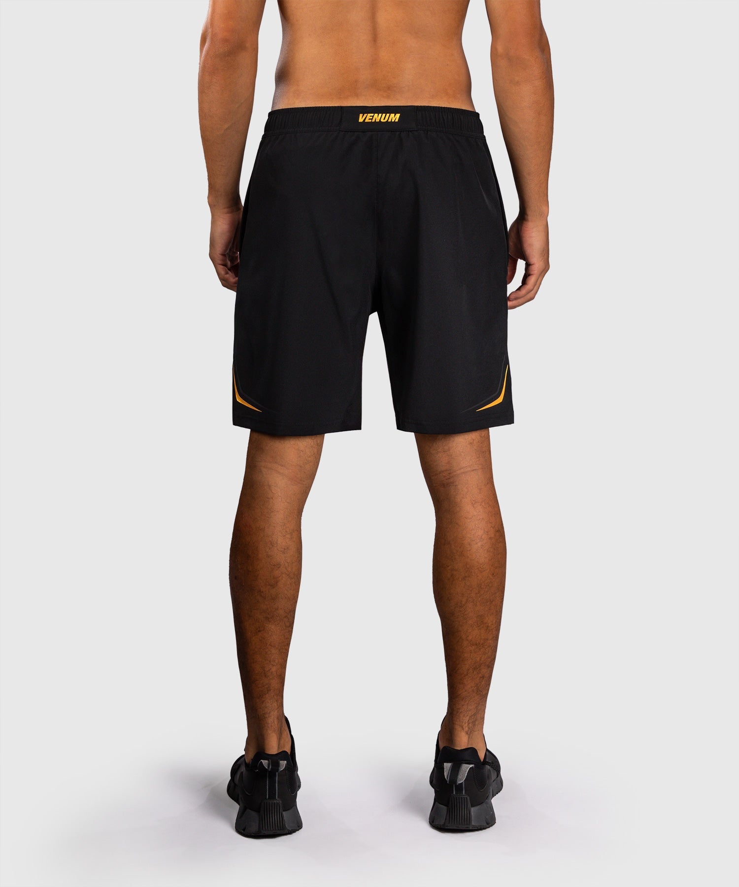 Short d'Entraînement Venum G-Core Noir/Or disponible à la Boutique des Arts Martiaux