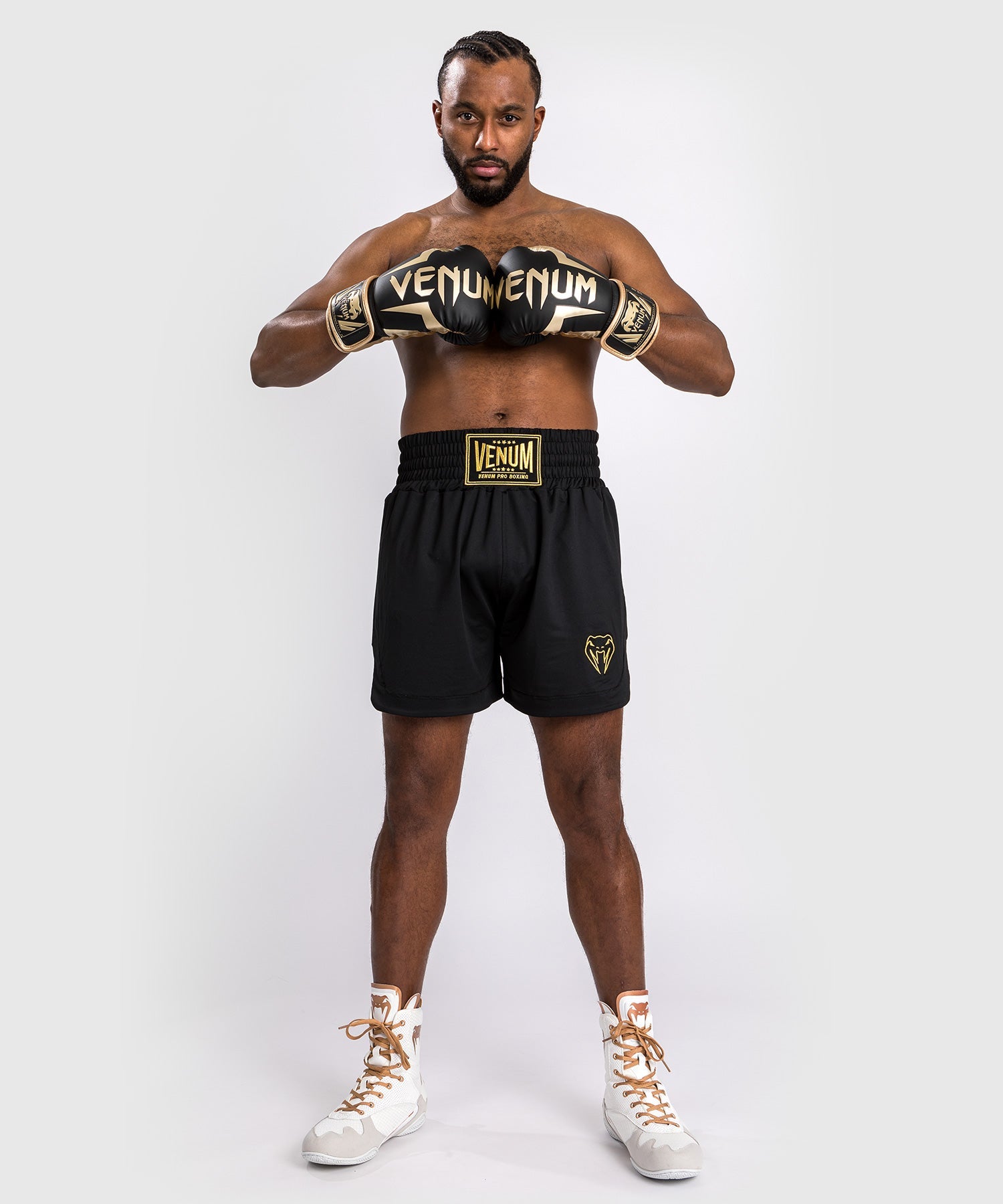 Short de boxe Venum Classic noir et or avec ceinture large traditionnelle