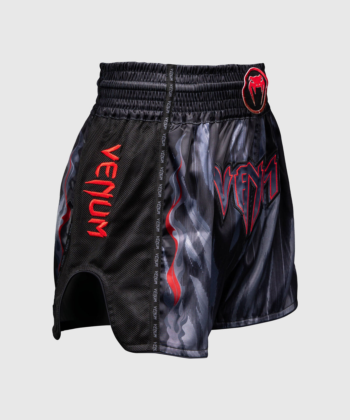 Short de Muay Thaï Venum Demon Noir/Gris disponible à la Boutique des Arts Martiaux