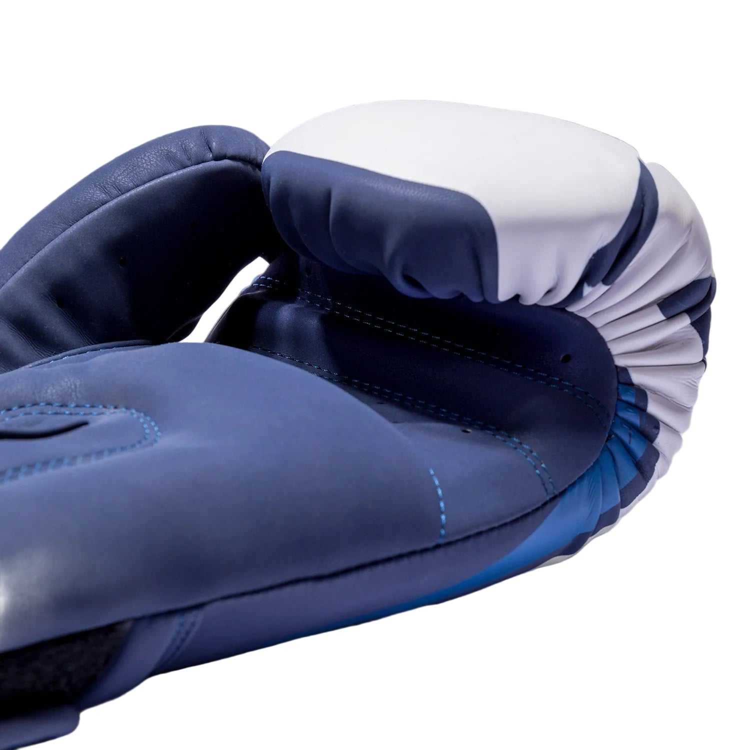 Gants de boxe Venum Hurricane bleu minuit et blanc en PU premium avec rembourrage triple densité et velcro réglable.