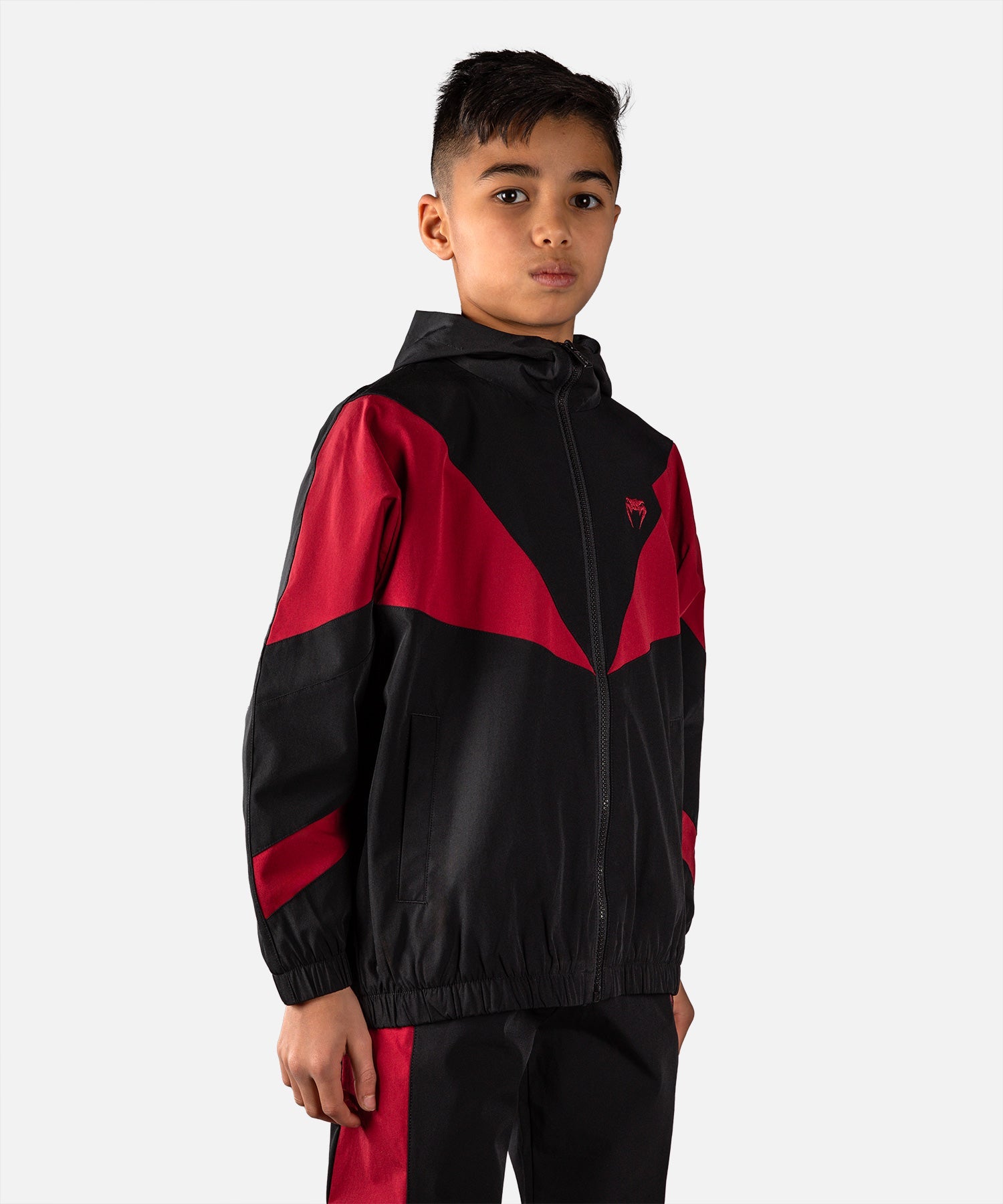 Veste de Survêtement Venum Vectra Kids Noir/Rouge disponible à la Boutique des Arts Martiaux