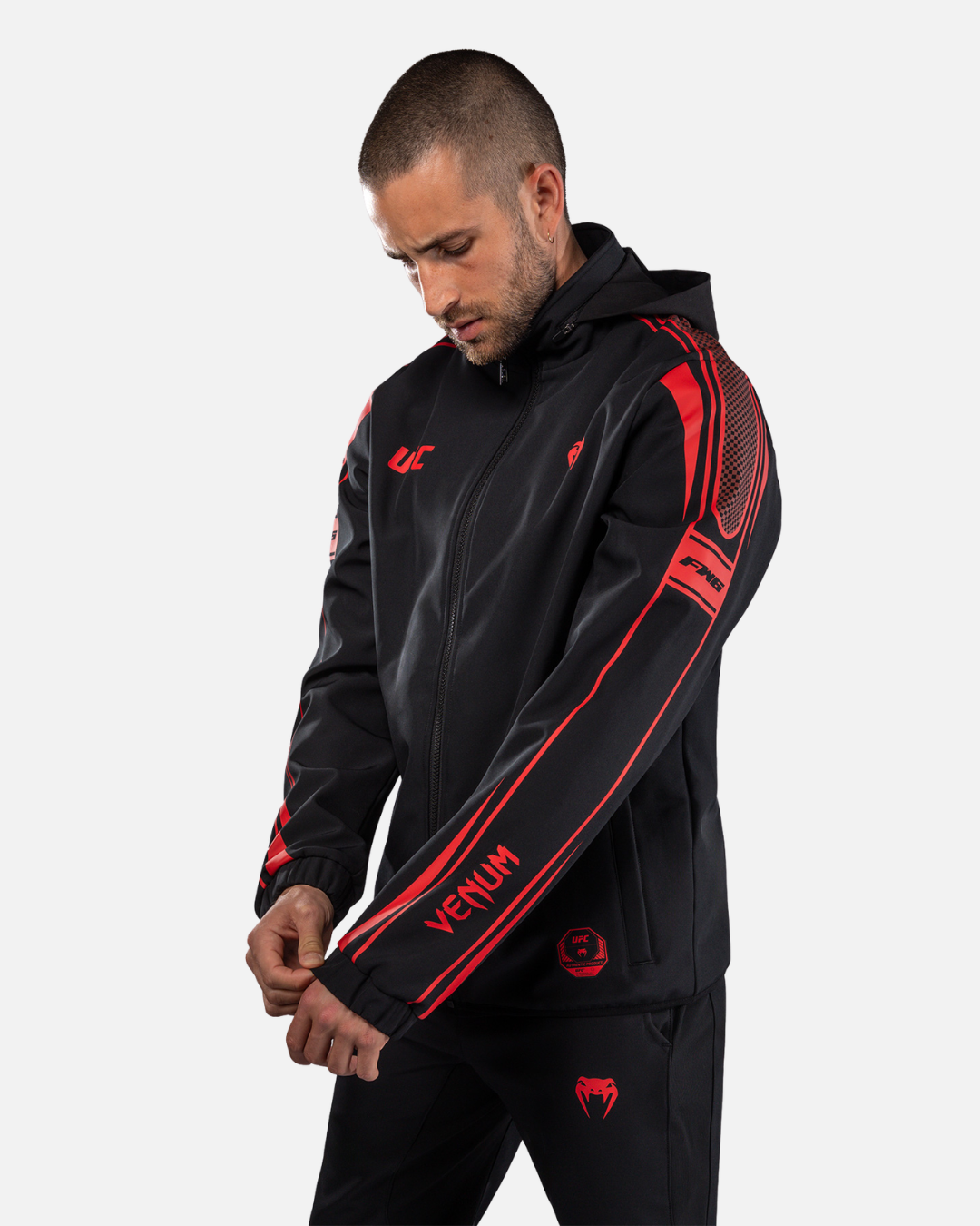Veste UFC Venum Fight Week Noir Rouge vue de profil